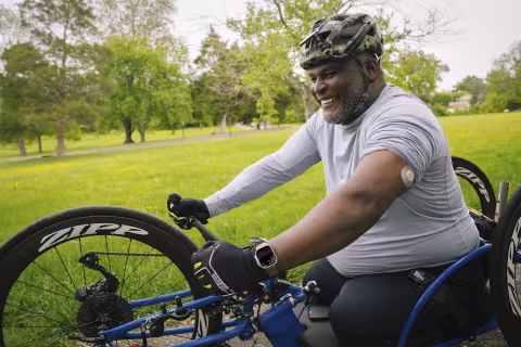 dexcom-g7-dtc-man-veteran-riding-bike-50-50