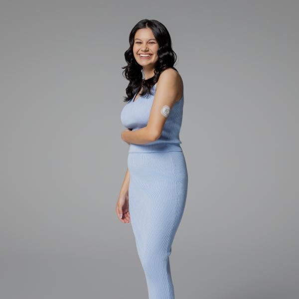 dexcom-g7-hcp-woman-pregnant-posing-in-studio-saydie