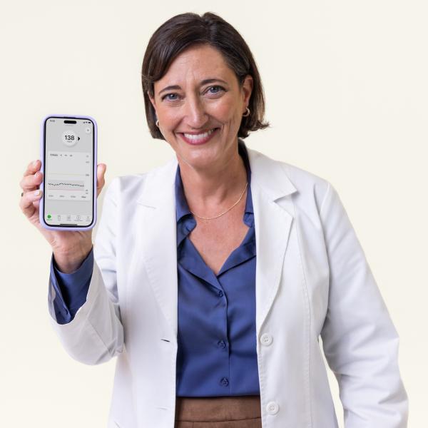 dexcom-g7-inyit2-dr-earle-holding-phone-in-studio-2